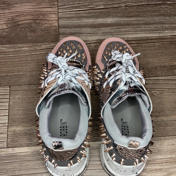 Bella Chic Sneakers - Picture 7 of 10